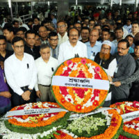 বঙ্গবন্ধুর প্রতি শ্রদ্ধা জানাচ্ছে সর্বস্তরের শোকার্ত মানুষ